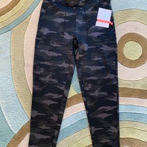 Girls Athleta Powervita Jogger (NWT) - Size XL (14)
